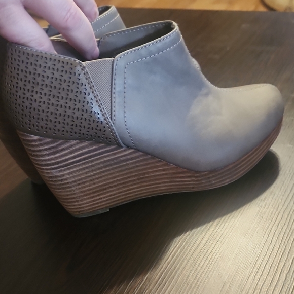 Dr. Scholl's Stylish Tan Ankle Booties - Picture 4 of 9